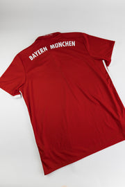 Bayern Munich 2016-17 football shirt made by Adidas size Large