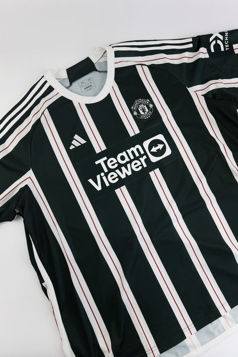 Manchester United 2023-24 football shirt made by Adidas size XXXL