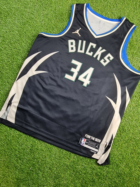 Milwaukee Bucks reveal new 'Fear the Deer' uniforms, Bucks